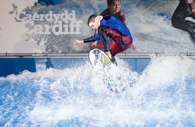 FlowRider – аттракцион для серфинга от компании WhiteWater